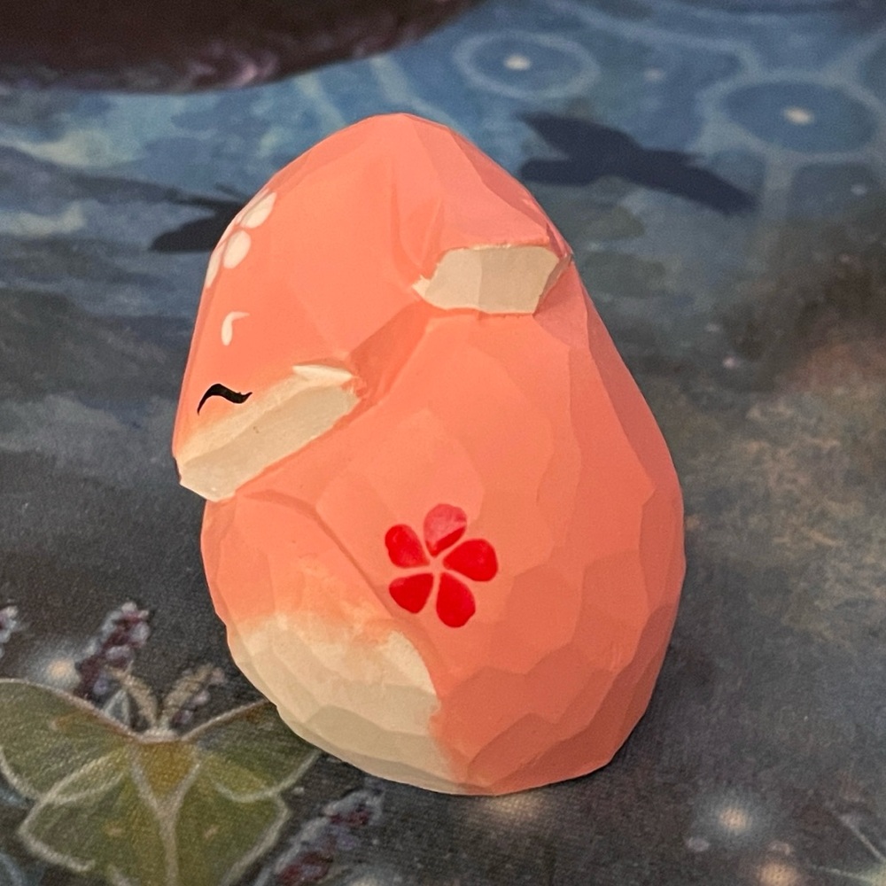 Small wooden carved pink Japanese sakura fox - Picture 2 of 5
